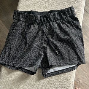 Lululemon athletic shorts size 6🌺🍀🌺